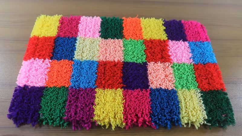 Необычный способ сделать коврик без вязания, шитья и плетения