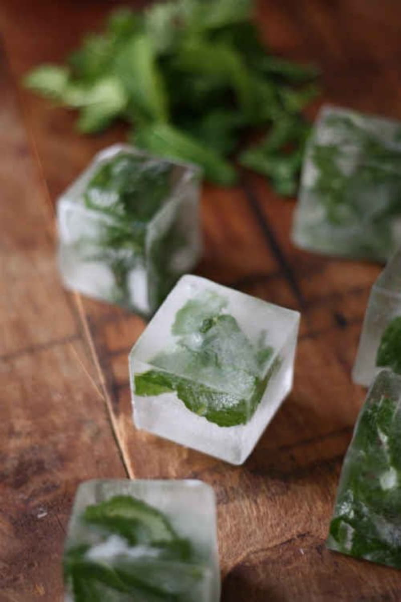 Умывание кубиками льда: 7 рецептов составов с травами