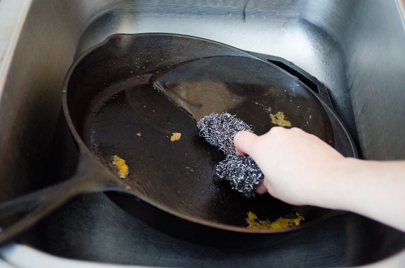 Как очистить сковородку десятилетней давности - секрет домохозяйки