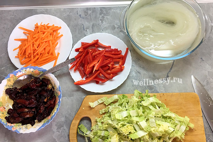 Фунчоза с мясом и овощами: домашний рецепт приготовления