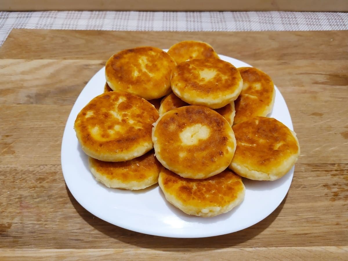 Сырники больше не жарю, а выпекаю. Пышные и очень вкусные! Сырники больше не жарю, а выпекаю. Пышные и очень вкусные!