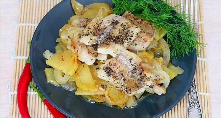 Как вкусно приготовить минтай на сковороде со сметаной луком и морковью фото пошагово