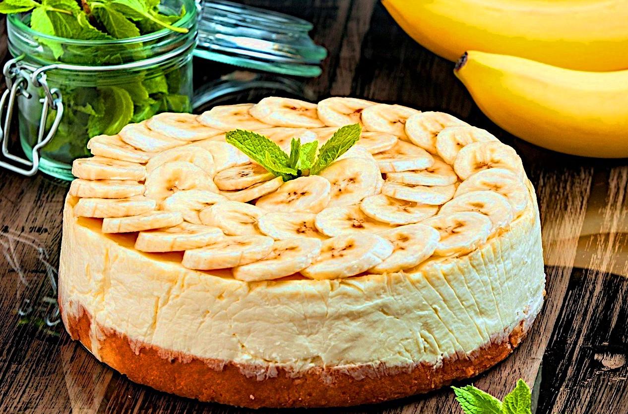 Простой десертный пирог из творога и бананов.
